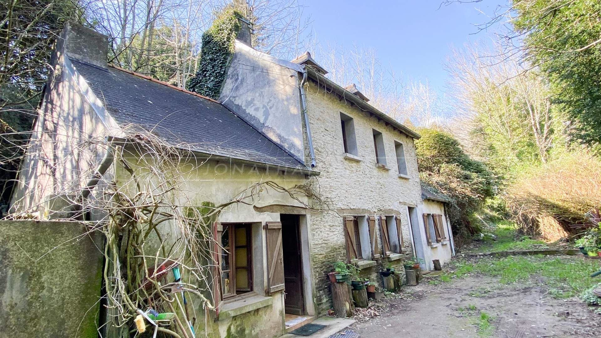 MAISON - 3 CHAMBRES - CADRE VERDOYANT ET CALME - RENOVATION TOTALE A PREVOIR - A 15' A PIED DE LA PLAGE - EN IMPASSE